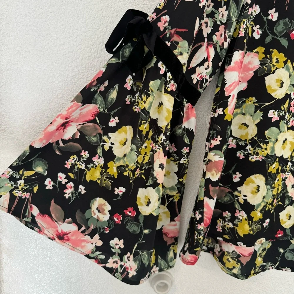 Halogen V-Neck Black Floral Long Sleeve Bell‎ Sleeve Velvet Tie Blouse Small